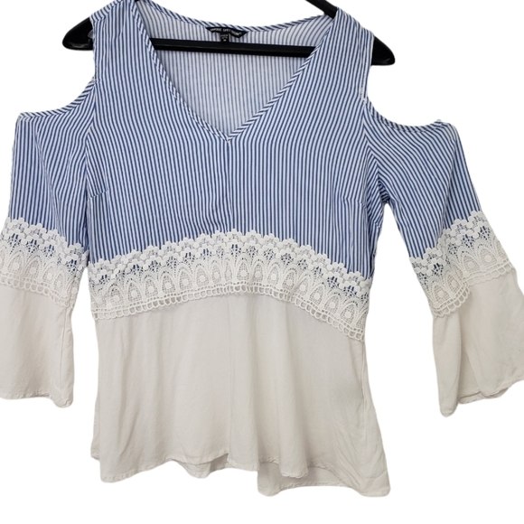 UNIQUE Spectrum Cold Should Bell Sleeve Top M VGUC - Picture 3 of 13